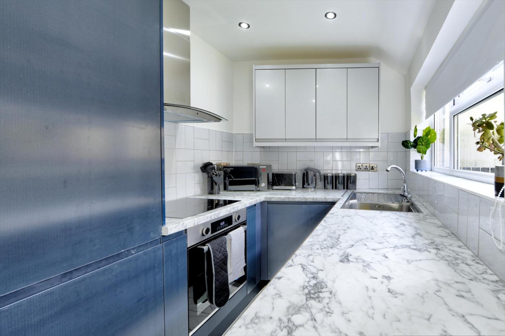 4 Bedrooms Homely House With Garden- Sleeps 9 Comfortably With 6 Comfortable Beds, Free Street Parking, Business Travellers, Contractors, & Holiday-Goers, Coventry, Near All Major Transport Links In Coventry And Motorway Esterno foto