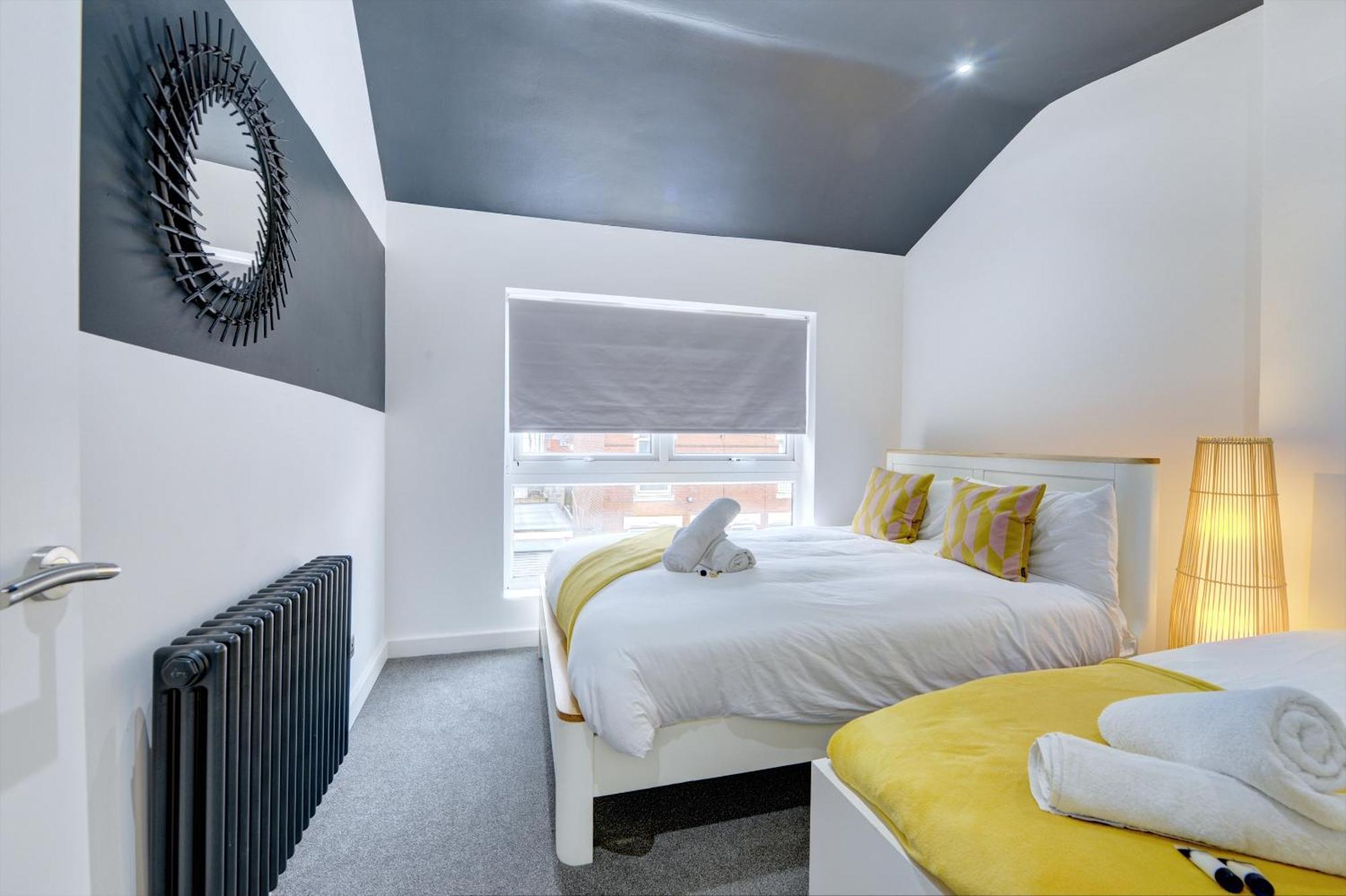4 Bedrooms Homely House With Garden- Sleeps 9 Comfortably With 6 Comfortable Beds, Free Street Parking, Business Travellers, Contractors, & Holiday-Goers, Coventry, Near All Major Transport Links In Coventry And Motorway Esterno foto