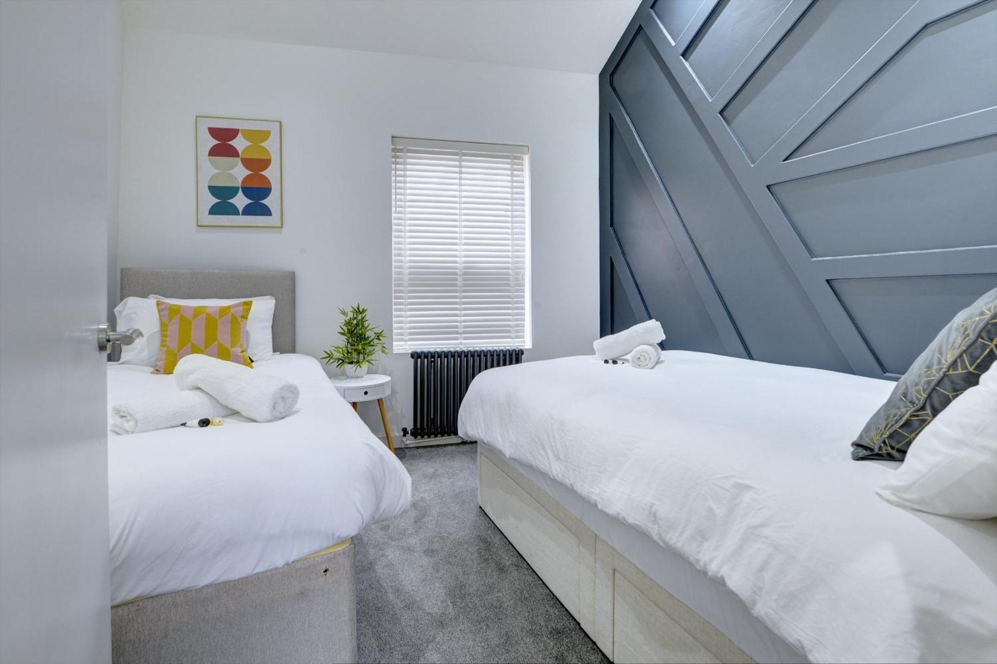 4 Bedrooms Homely House With Garden- Sleeps 9 Comfortably With 6 Comfortable Beds, Free Street Parking, Business Travellers, Contractors, & Holiday-Goers, Coventry, Near All Major Transport Links In Coventry And Motorway Esterno foto