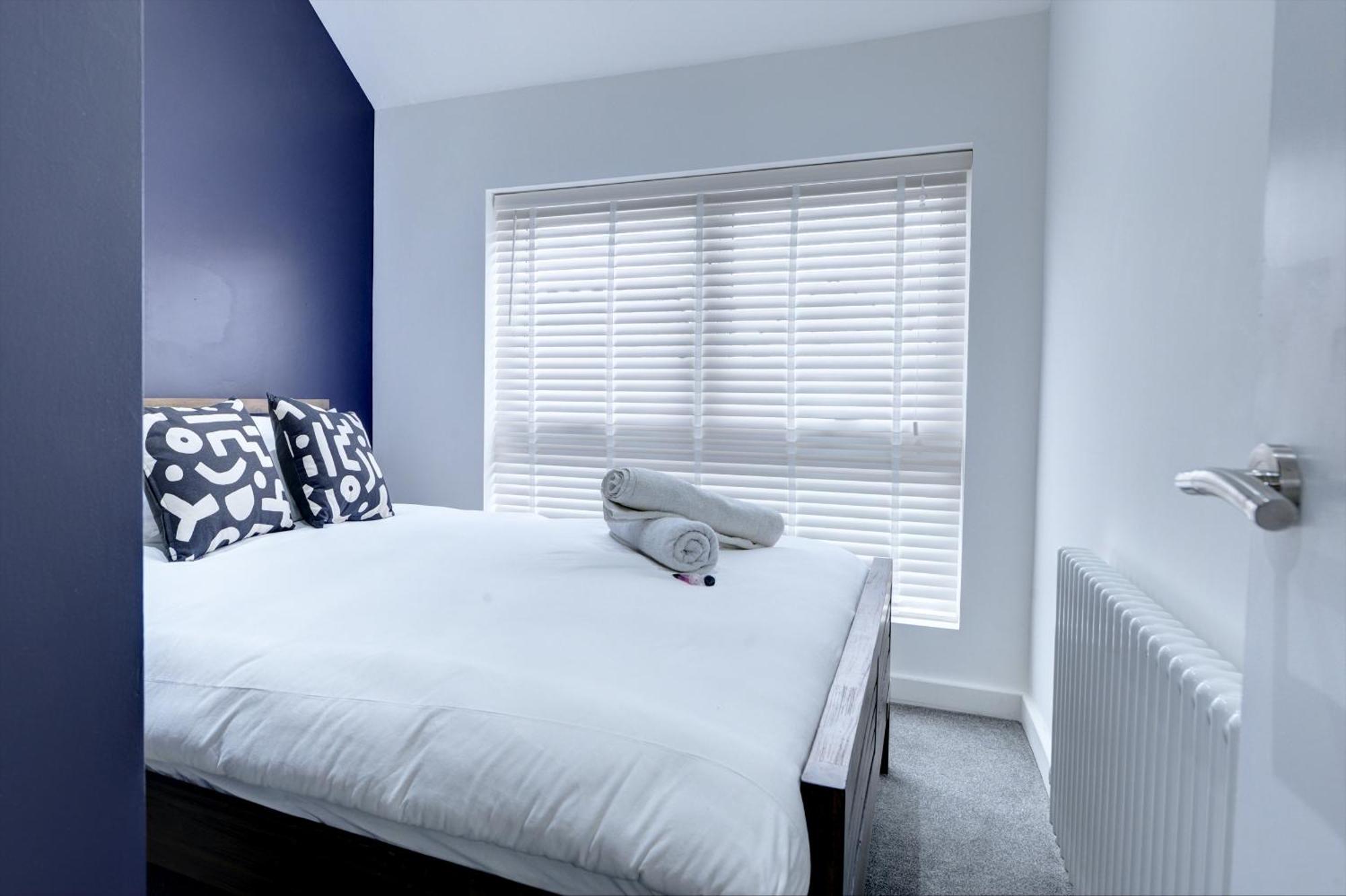 4 Bedrooms Homely House With Garden- Sleeps 9 Comfortably With 6 Comfortable Beds, Free Street Parking, Business Travellers, Contractors, & Holiday-Goers, Coventry, Near All Major Transport Links In Coventry And Motorway Esterno foto