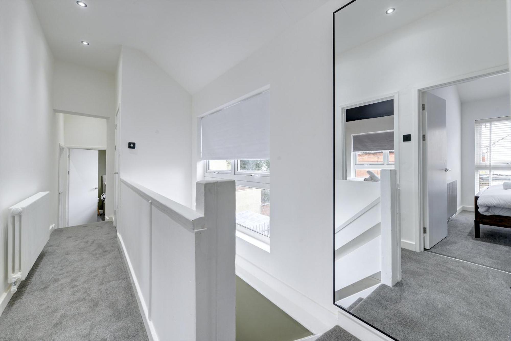 4 Bedrooms Homely House With Garden- Sleeps 9 Comfortably With 6 Comfortable Beds, Free Street Parking, Business Travellers, Contractors, & Holiday-Goers, Coventry, Near All Major Transport Links In Coventry And Motorway Esterno foto
